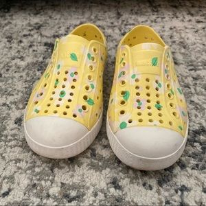 Toddler Native Jefferson Shoes in floral